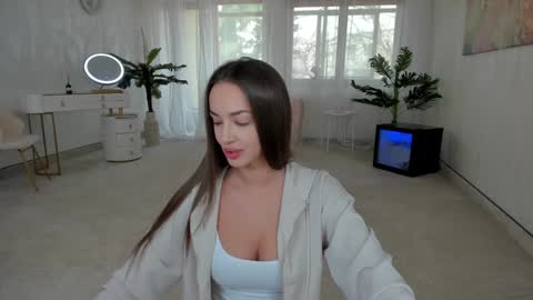 Tiffany Houston online show from January 12, 8:25 am