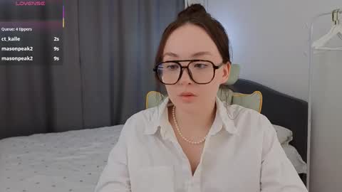 Mia online show from March 7, 1:40 pm