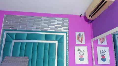 Tina online show from April 6, 8:10 pm