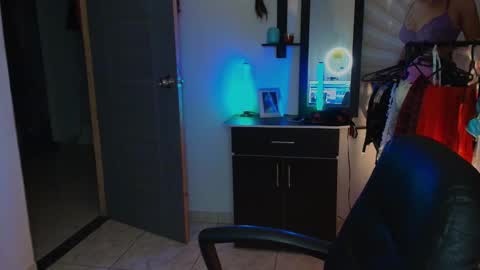 I AM BELLA  ----------- follow my  IG  TINNS 69 online show from March 10, 12:25 am