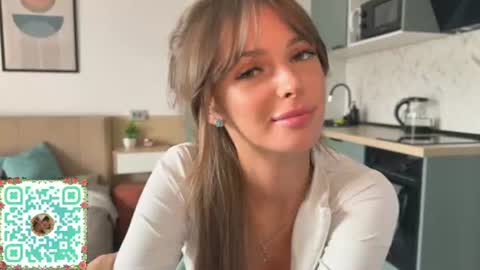 Mona online show from August 5, 1:17 pm