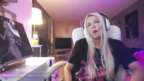 stage Kylie Sinner  brand CLITBAIT online show from May 15, 11:07 pm