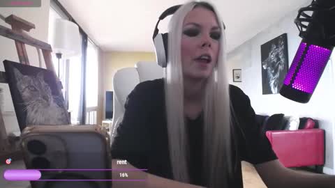 stage Kylie Sinner  brand CLITBAIT online show from March 21, 8:14 pm