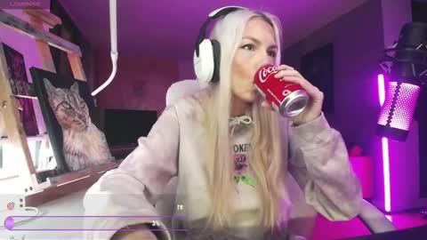 stage Kylie Sinner  brand CLITBAIT online show from March 3, 7:58 am