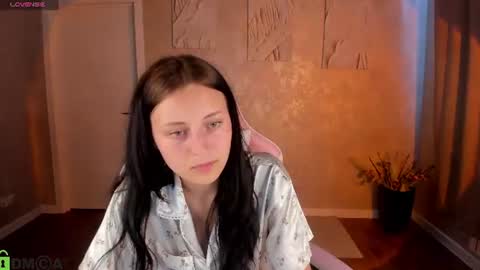 tracey_gill online show from June 16, 9:10 am