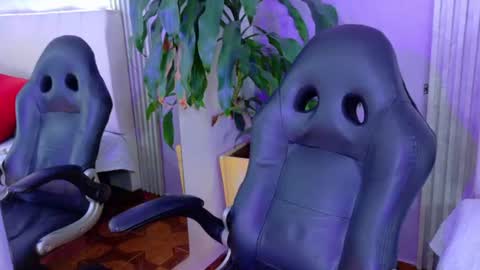 triana_crimson online show from July 18, 12:03 am
