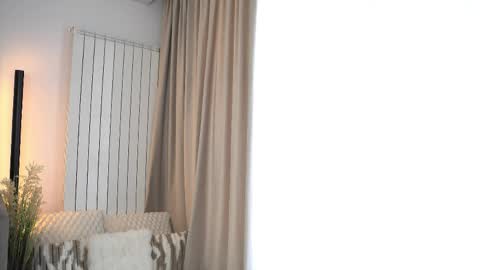 Ivy online show from April 4, 3:00 pm