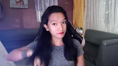 NEWRA  ALLISON online show from November 4, 1:21 am