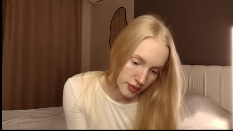 ElizabethLizy online show from May 31, 5:30 pm