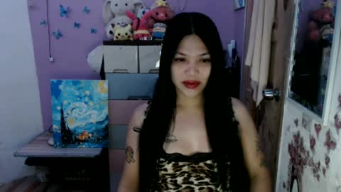 hi im kim online show from June 25, 11:13 am