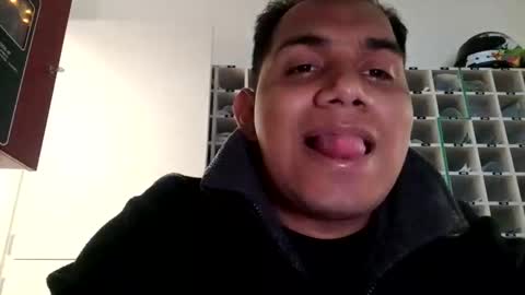 usugadaniel online show from February 17, 9:24 am