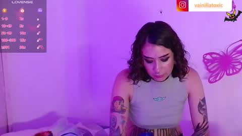 Vainilla Independent model online show from November 14, 7:47 pm