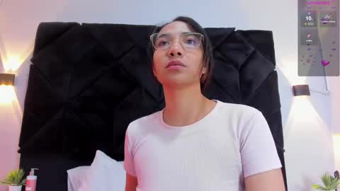 valentina lewis online show from February 13, 9:05 pm