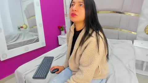 valenttina28 online show from January 19, 2:46 pm