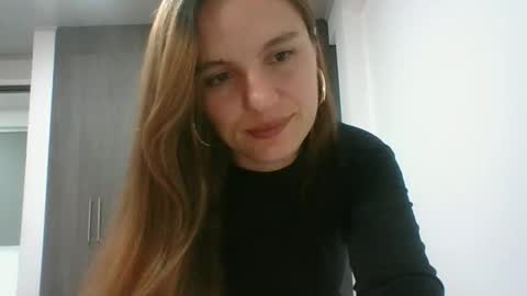valeriafrannco online show from April 11, 5:02 am