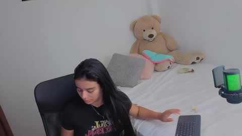 valerihouse_ online show from May 20, 12:51 am