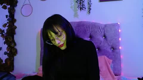 valkiry_ online show from April 21, 1:42 am