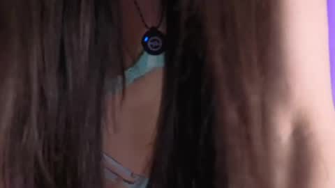 vane_coral online show from April 14, 11:32 am