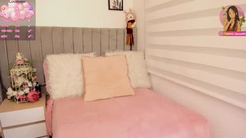 vanesa_moon_ online show from March 28, 12:22 am