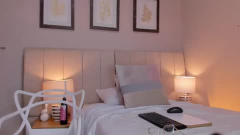 vanessa__cb online show from July 2, 11:49 am