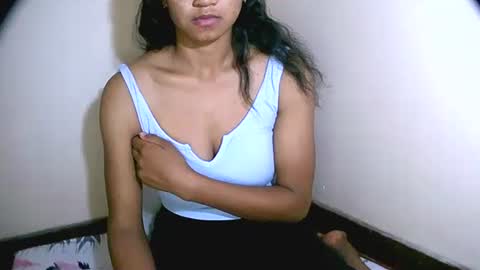 vanih27 online show from April 5, 7:13 pm