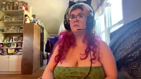 Veronica Lehane online show from May 31, 1:06 pm