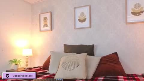 Vee Simons online show from March 21, 7:52 pm