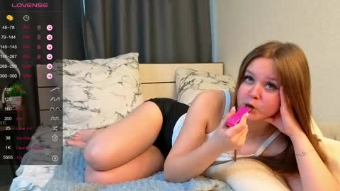 veliapascanik online show from April 9, 6:19 am