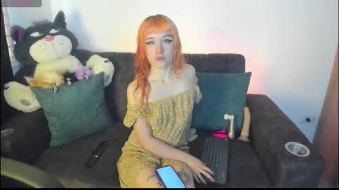 velmoon online show from May 19, 7:10 pm