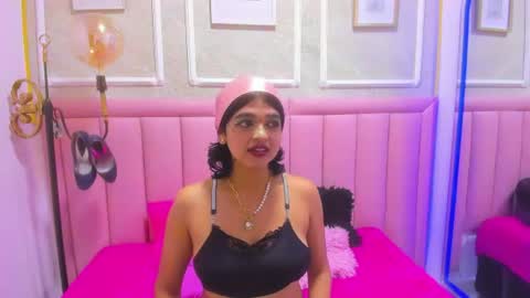 velvet_giirll online show from July 6, 1:38 pm