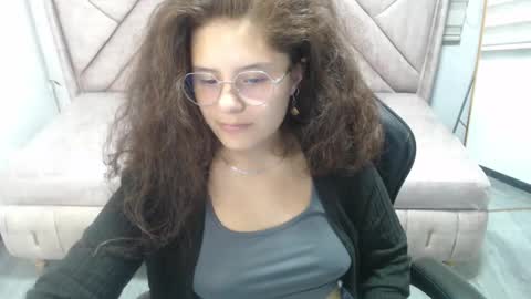 velvet_moon_v online show from March 19, 8:02 pm