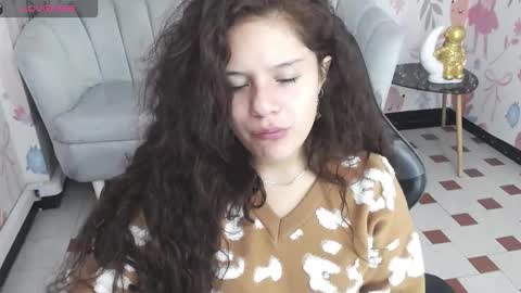 velvet_moon_v online show from March 14, 1:23 pm