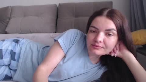 velvetmoon123 online show from April 10, 6:30 am