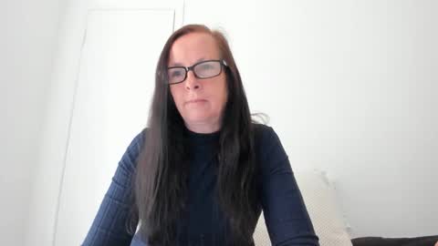 verysassypeachgoddess online show from May 6, 1:48 pm
