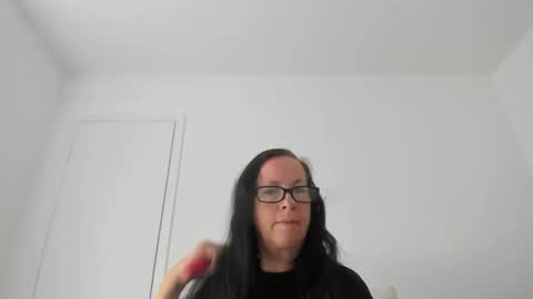 verysassypeachgoddess online show from May 3, 1:14 pm