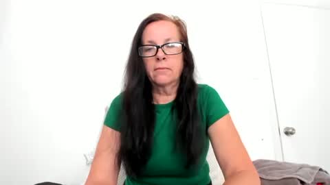 verysassypeachgoddess online show from May 16, 2:38 pm