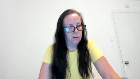 verysassypeachgoddess online show from May 18, 12:33 pm