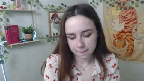 veryveryvery_shy online show from April 8, 5:42 am