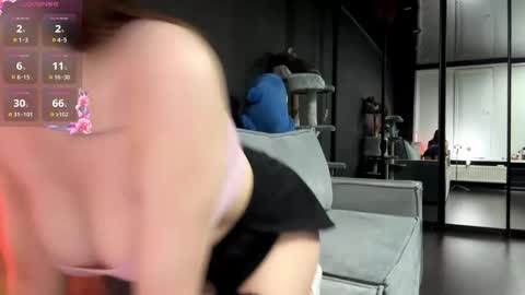 Esta online show from April 5, 4:17 pm