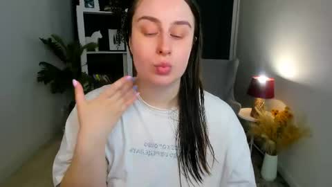 Camilla online show from April 10, 12:00 pm