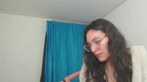 vickyjuice1 online show from May 5, 1:52 am