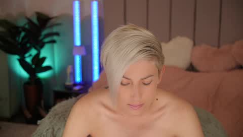 vickysecret96 online show from May 1, 5:49 pm