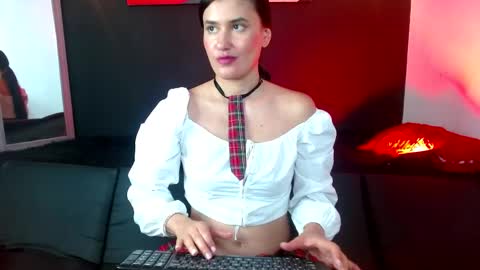 victoria_1126 online show from March 28, 9:57 pm