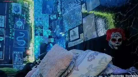 victoriia_thompson online show from August 2, 9:18 pm