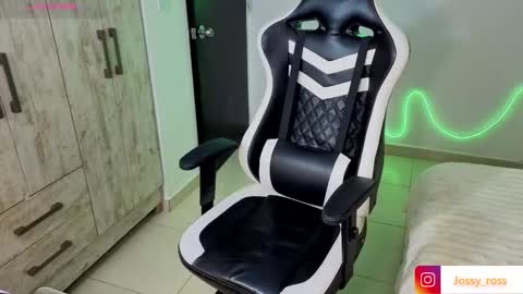 V  I C  T O R I A  online show from March 13, 11:28 pm