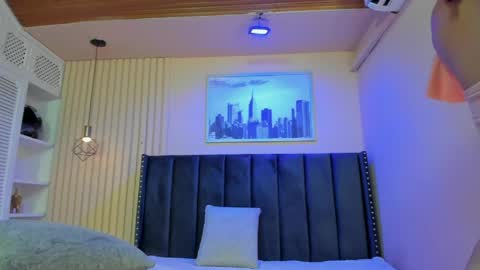 Viiolett online show from April 4, 9:24 pm