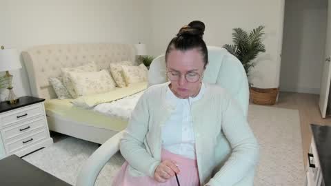 Ukrainian-woman online show from April 2, 1:41 pm