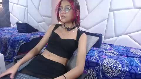 Violet online show from April 18, 1:13 pm