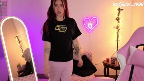 violet online show from March 29, 11:37 pm