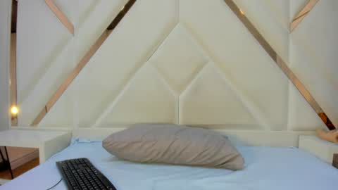 violett_bliss online show from August 6, 4:19 am